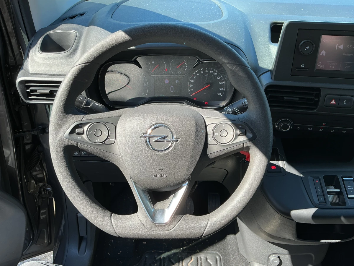 Opel Combo -e Life 50 kWh Edition, снимка 6 - Автомобили и джипове - 54617817