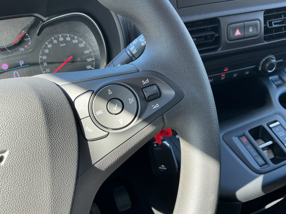 Opel Combo -e Life 50 kWh Edition, снимка 14 - Автомобили и джипове - 54617817