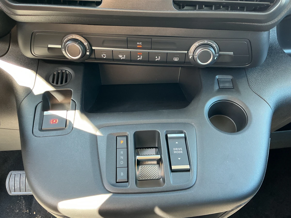 Opel Combo -e Life 50 kWh Edition, снимка 15 - Автомобили и джипове - 54617817