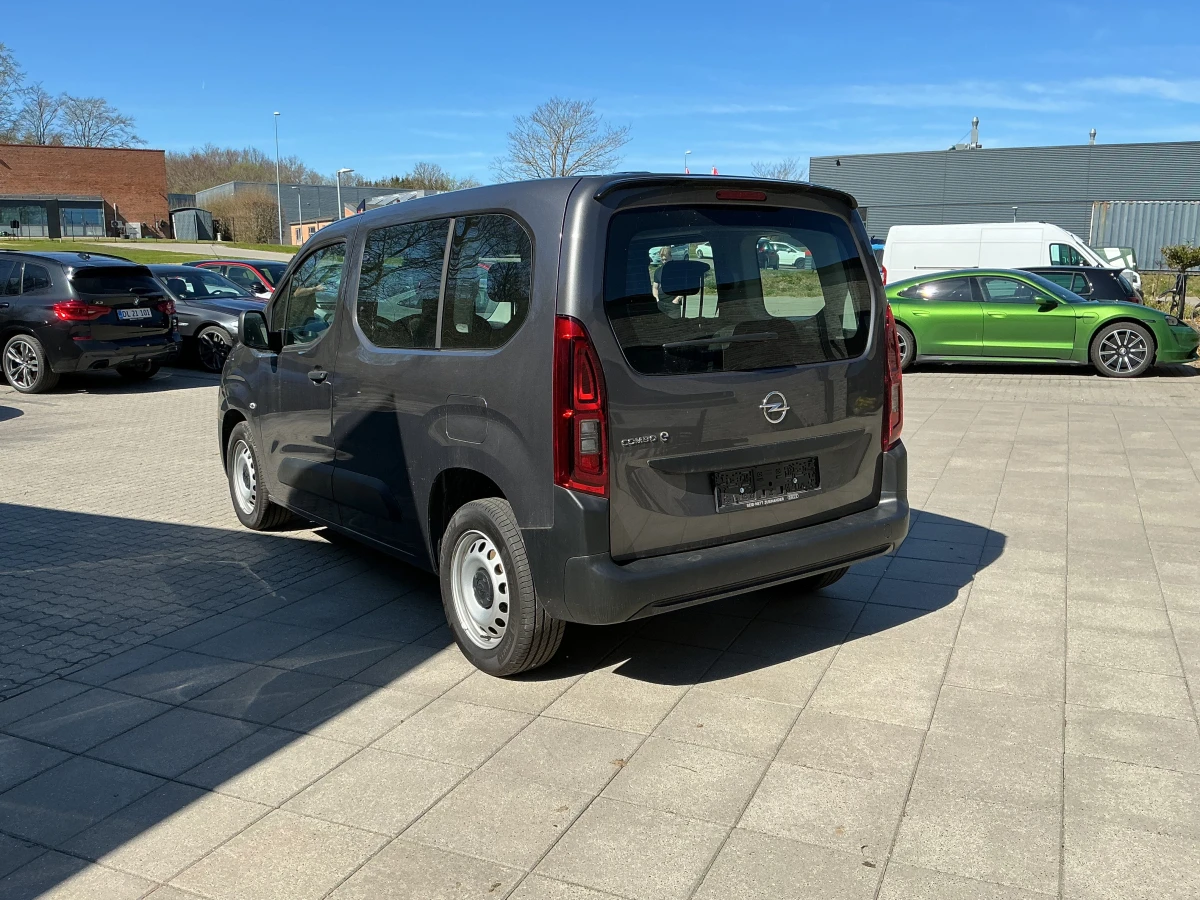 Opel Combo -e Life 50 kWh Edition, снимка 4 - Автомобили и джипове - 54617817