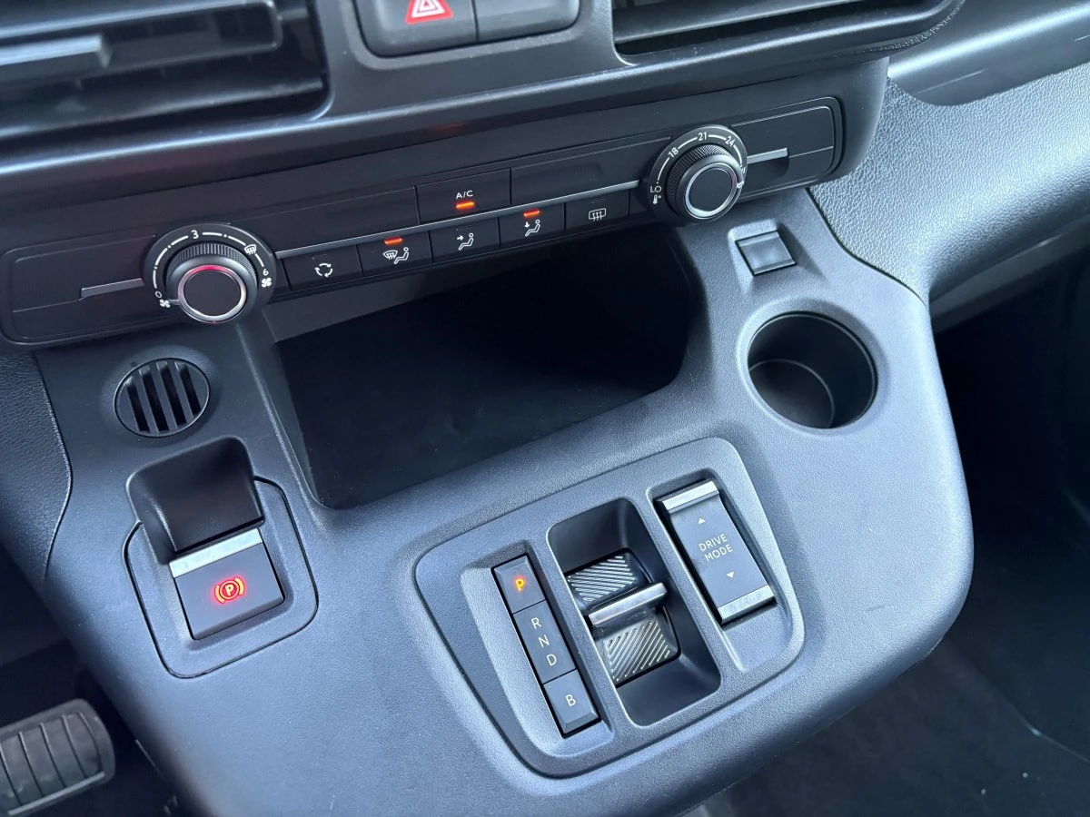 Opel Combo -e Life 50 kWh Edition, снимка 11 - Автомобили и джипове - 54617817