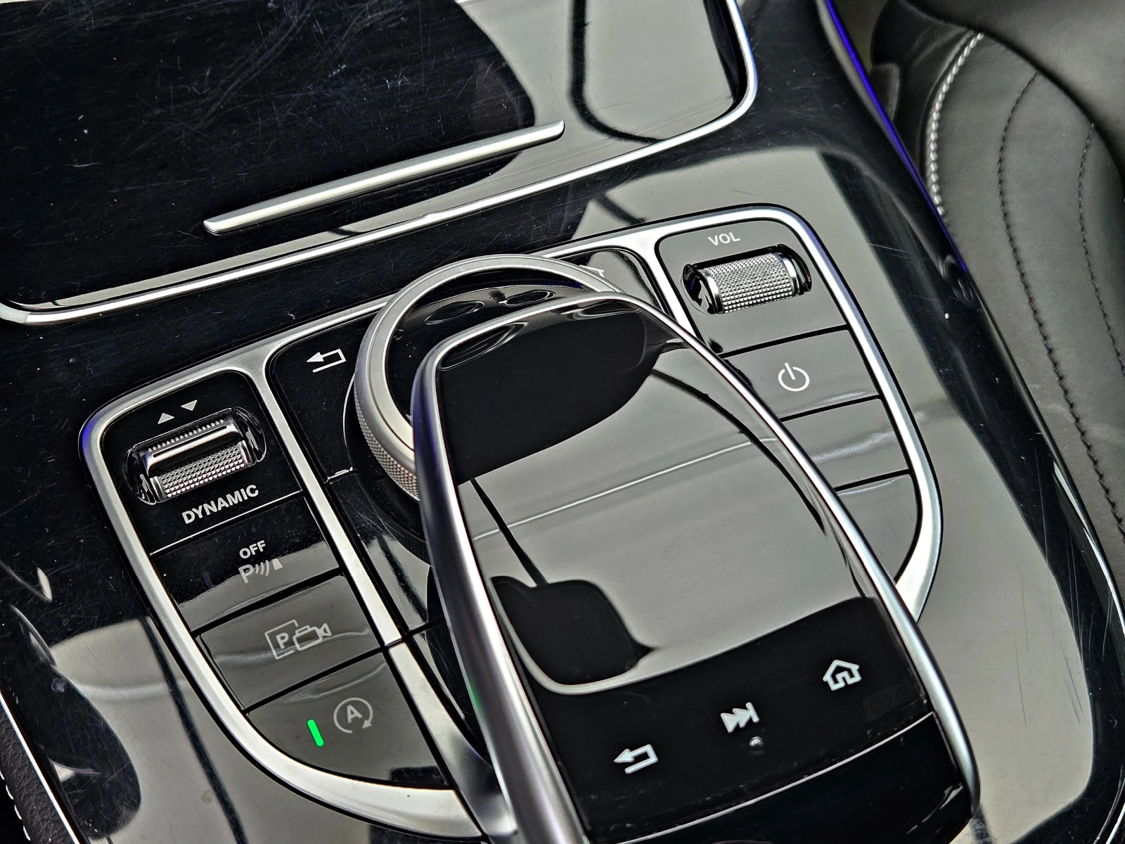 Mercedes-Benz E 350 AMG/DIGITAL/360CAM/DISTR/CAR PLAY/PANO/AMBIENT/LIZ, снимка 12 - Автомобили и джипове - 54641772