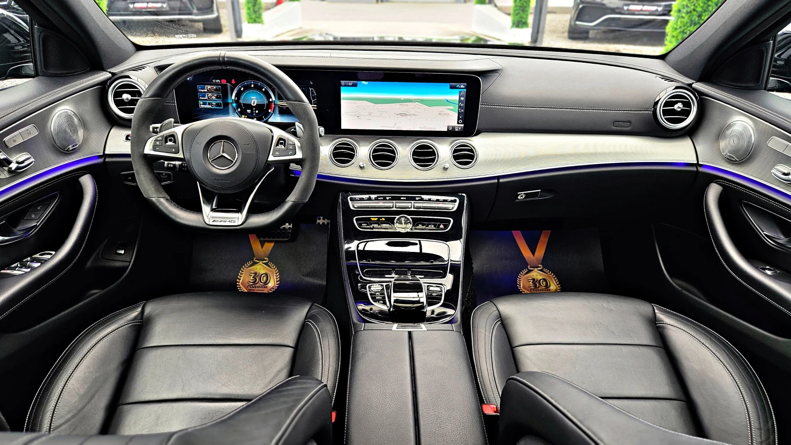 Mercedes-Benz E 350 AMG/DIGITAL/360CAM/DISTR/CAR PLAY/PANO/AMBIENT/LIZ, снимка 8 - Автомобили и джипове - 54641772