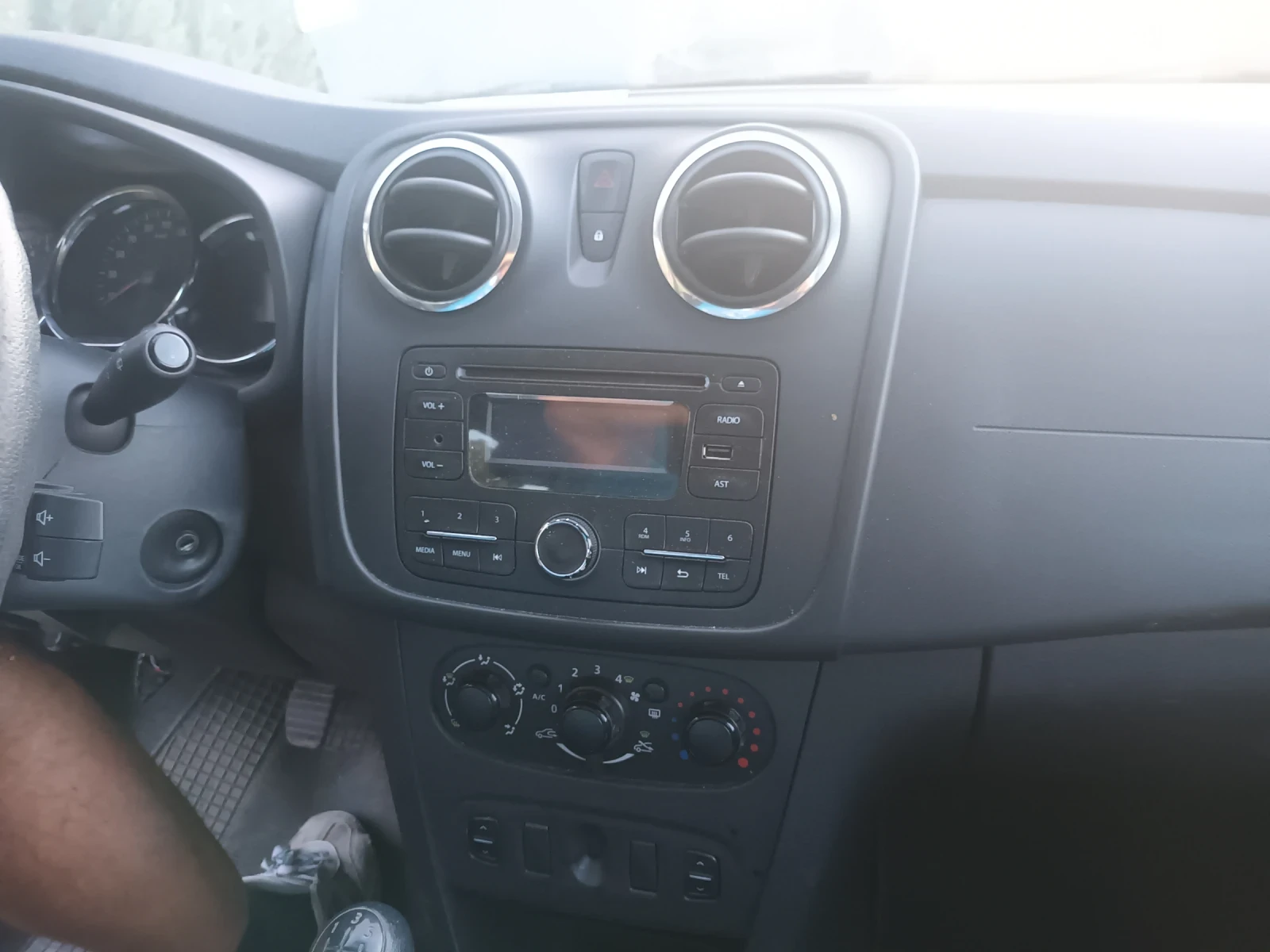 Dacia Sandero 1.5dci, снимка 5 - Автомобили и джипове - 55957079