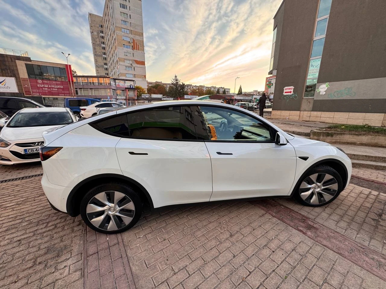 Tesla Model Y Long Range Dual Motor AMD Ryzen