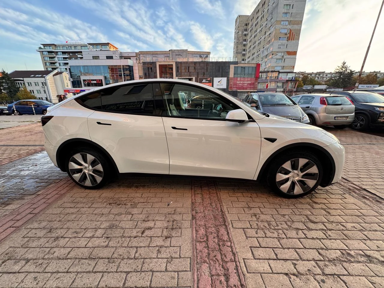 Tesla Model Y Long Range Dual Motor AMD Ryzen, снимка 2 - Автомобили и джипове - 56701935