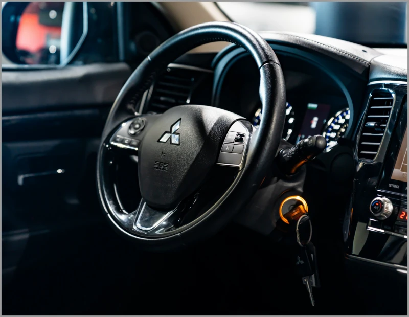 Mitsubishi Outlander 2.4* AWD, снимка 16 - Автомобили и джипове - 51564255