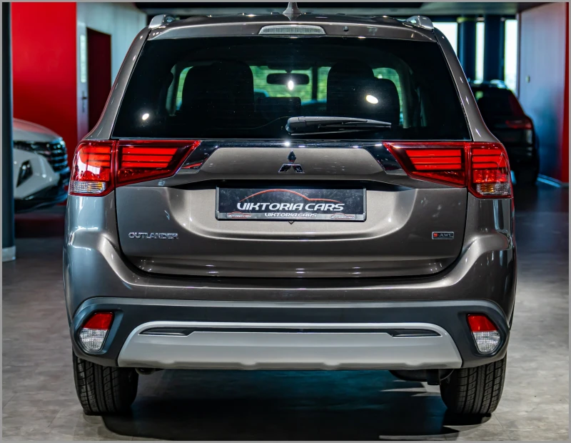 Mitsubishi Outlander 2.4* AWD, снимка 5 - Автомобили и джипове - 51564255