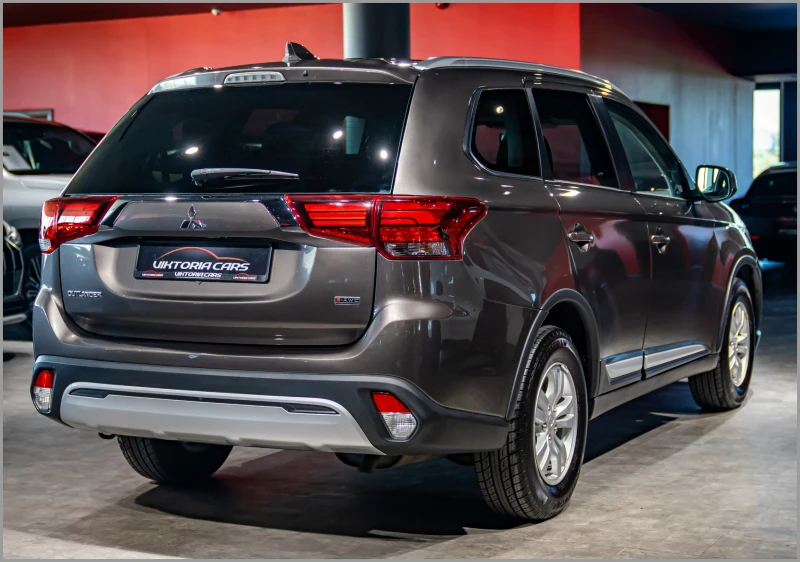 Mitsubishi Outlander 2.4* AWD, снимка 4 - Автомобили и джипове - 51564255