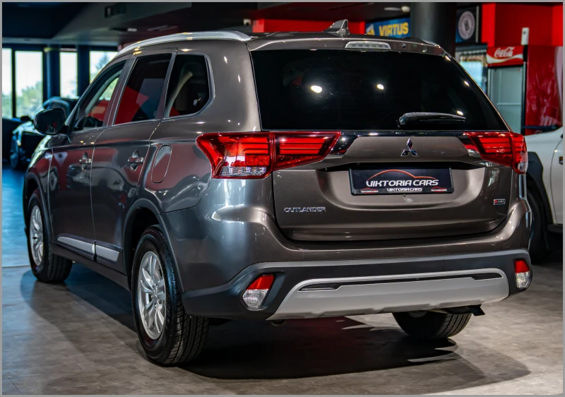 Mitsubishi Outlander 2.4* AWD, снимка 6 - Автомобили и джипове - 51564255