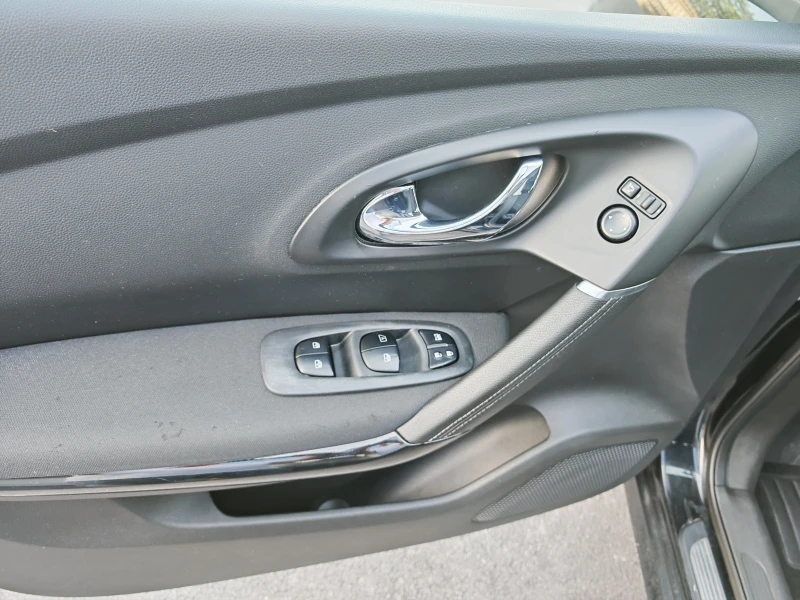 Renault Kadjar 1.5 DIZEL 110 KN, снимка 8 - Автомобили и джипове - 51680018