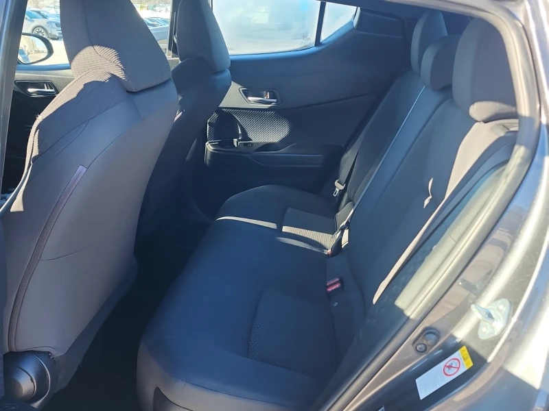 Toyota C-HR 2.0L| CARFAX| БЕЗ ПЪРВОНАЧАЛНА ВНОСКА, снимка 13 - Автомобили и джипове - 53428624