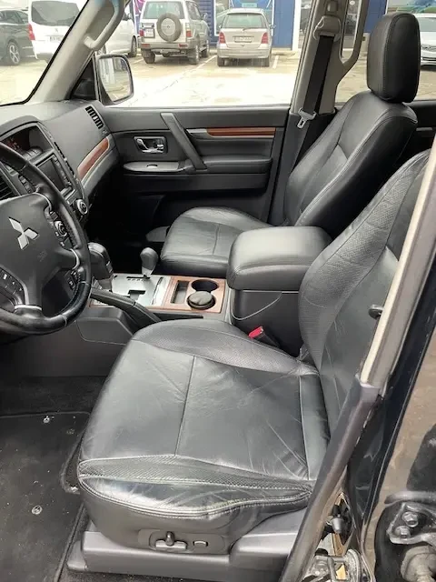 Mitsubishi Pajero AUTO, снимка 8 - Автомобили и джипове - 47949124