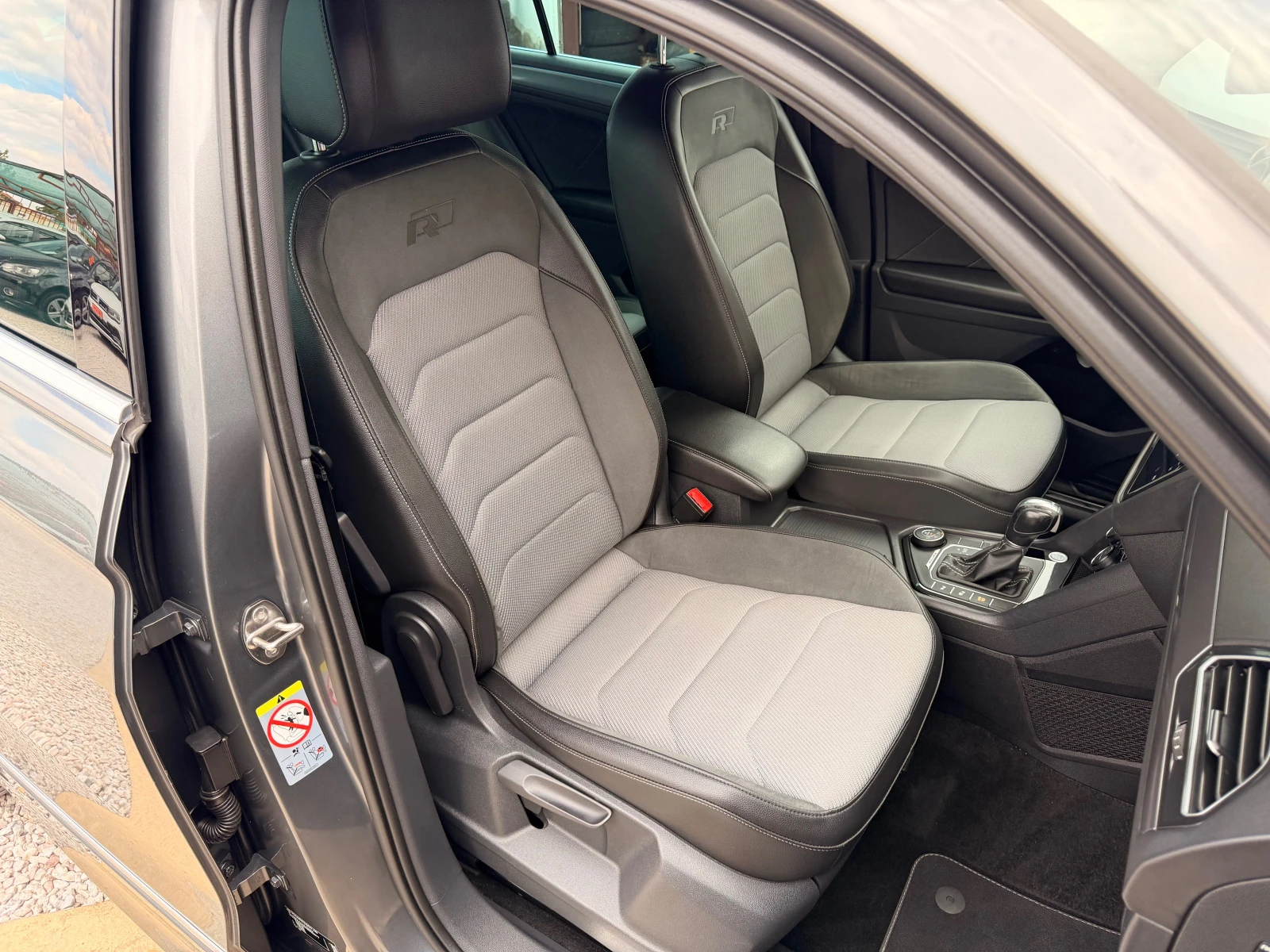 VW Tiguan 2.0TDI* R-LINE* 100%km* KAMERA* FACE* AUT* FULL* L | Mobile.bg � ����������� 9