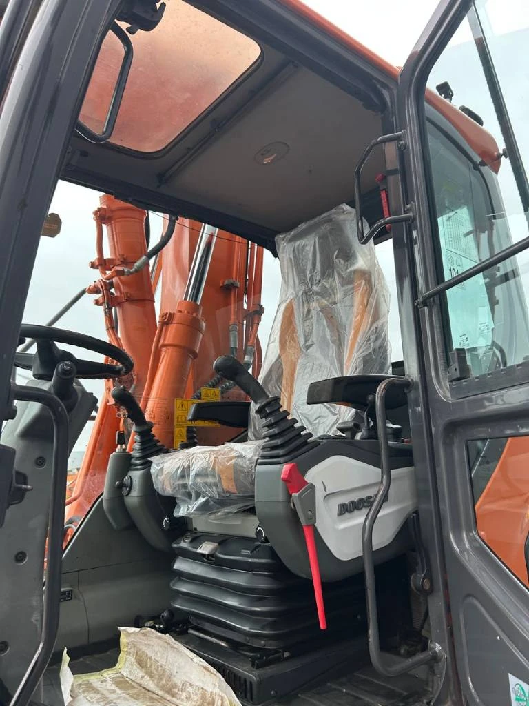 Багер DOOSAN DX 140 W-3, снимка 16 - Индустриална техника - 49454193