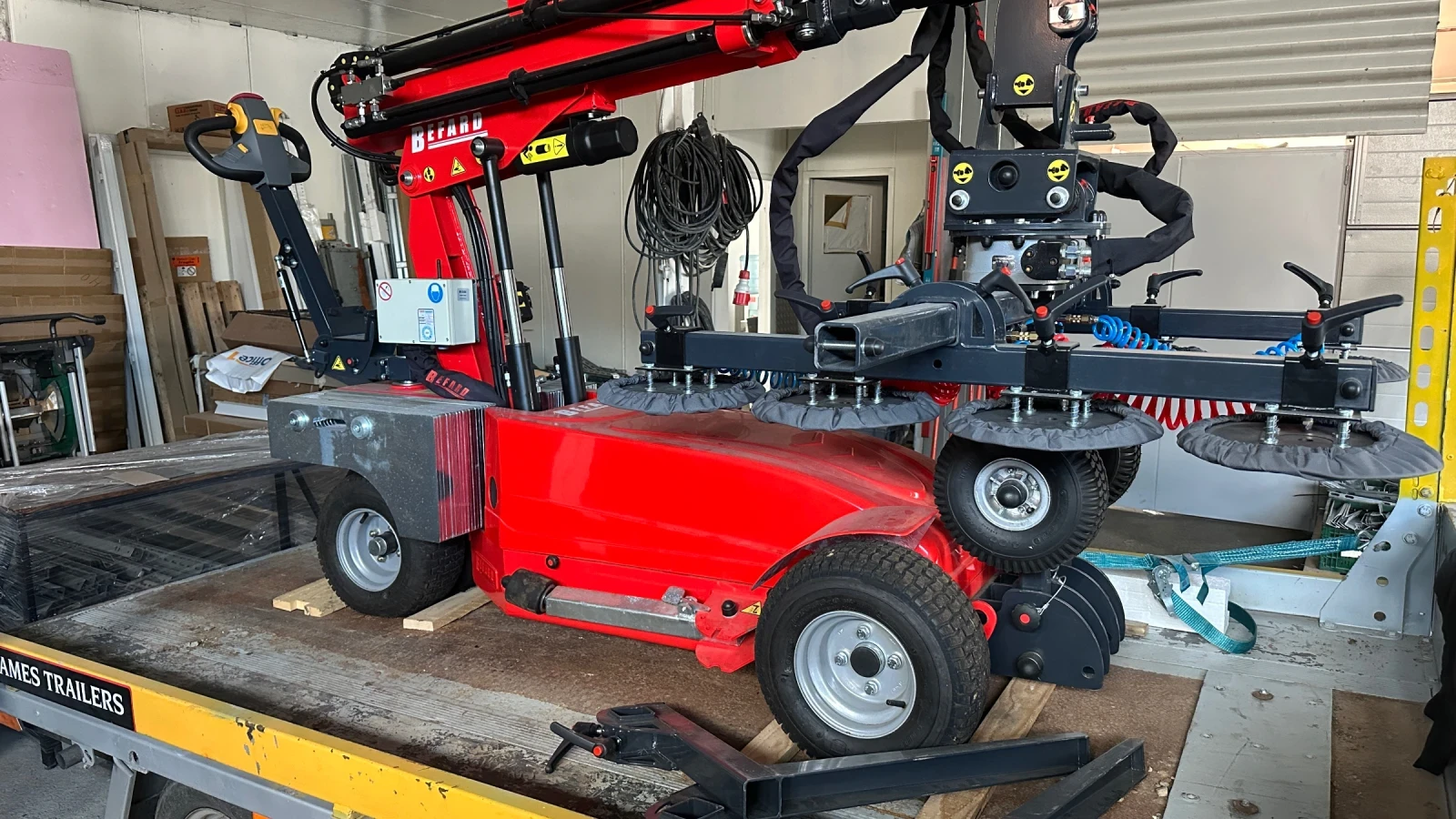 Други специализирани машини Друга Робот за стъкла Befard XC 820.3