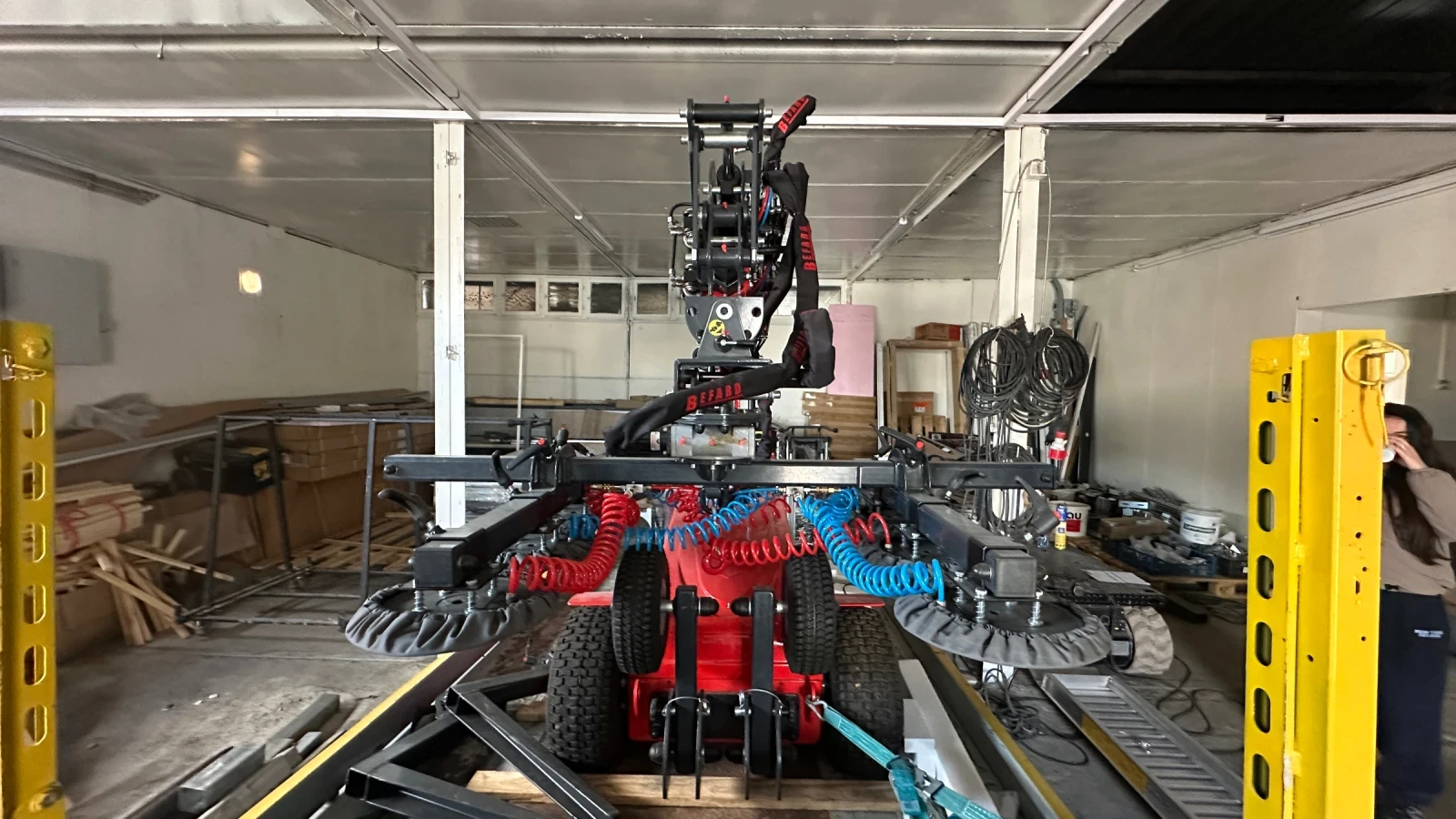 Други специализирани машини Друга Робот за стъкла Befard XC 820.3, снимка 3 - Индустриална техника - 54652118