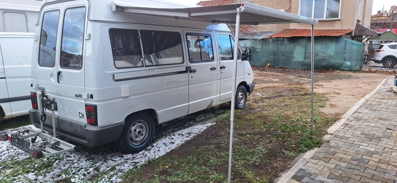 Кемпер Renault Trafic Като Нов 2.2 Бензин, снимка 5 - Каравани и кемпери - 48081052