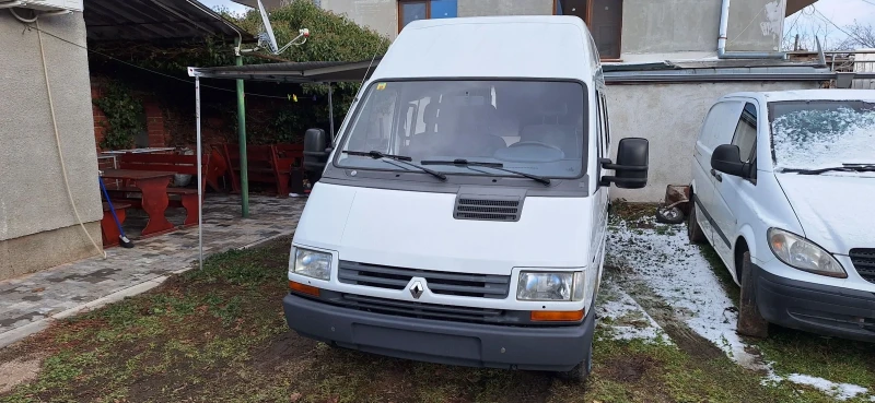 Кемпер Renault Trafic Като Нов 2.2 Бензин, снимка 3 - Каравани и кемпери - 48081052