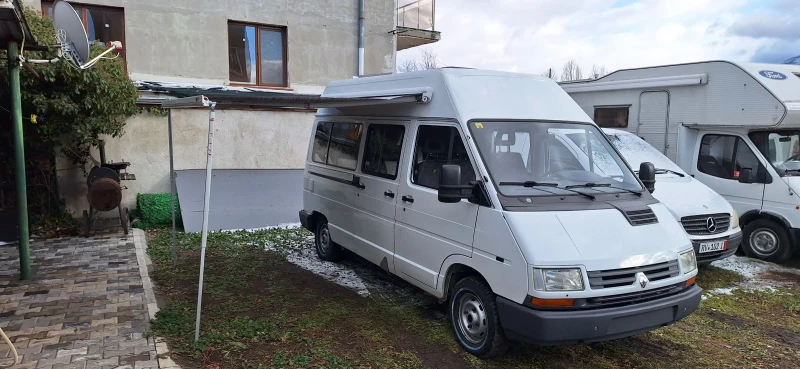 Кемпер Renault Trafic Като Нов 2.2 Бензин, снимка 1 - Каравани и кемпери - 48081052