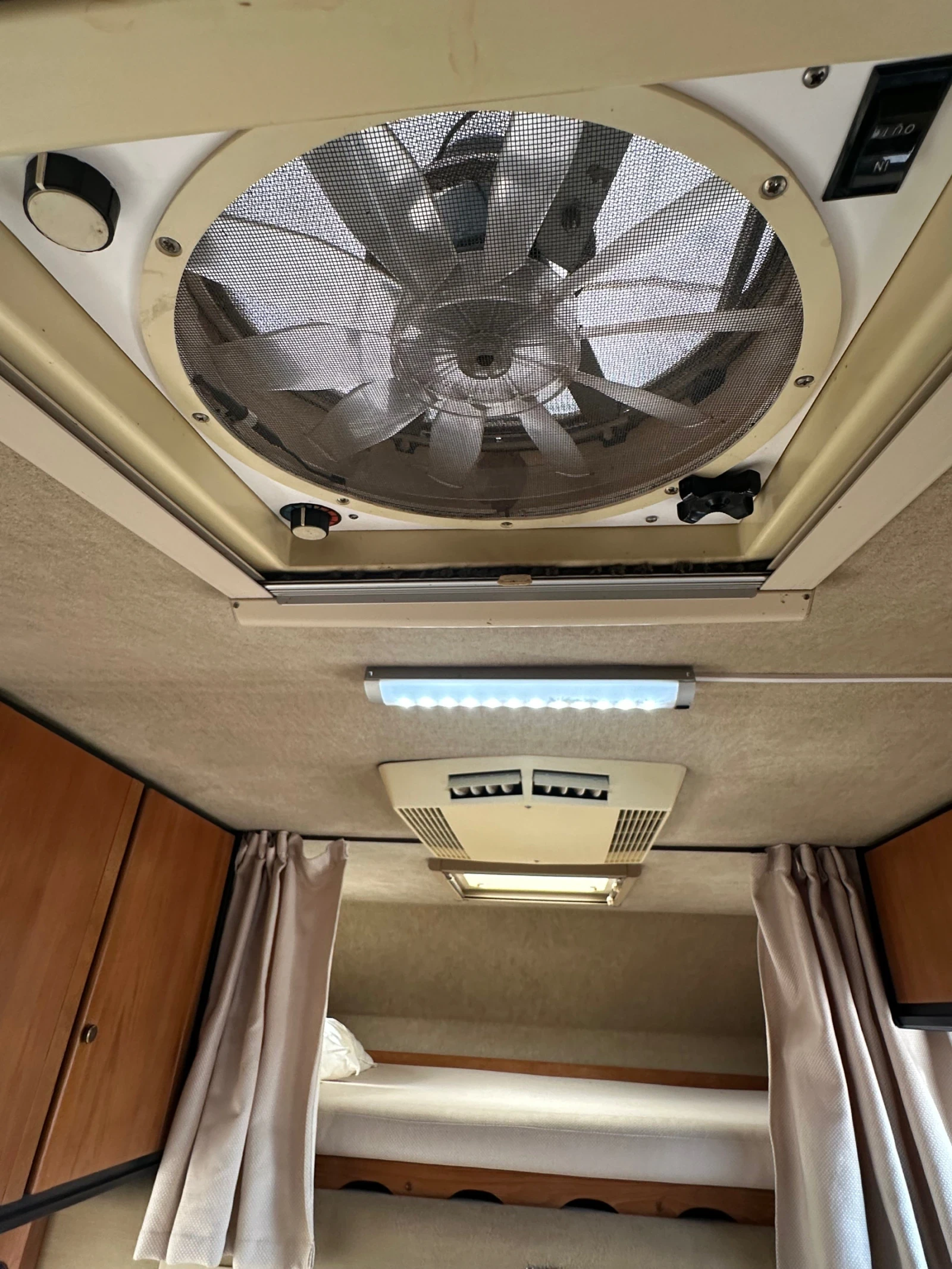 Кемпер Mercedes-Benz Niesmann- Clou, снимка 4 - Каравани и кемпери - 53987410