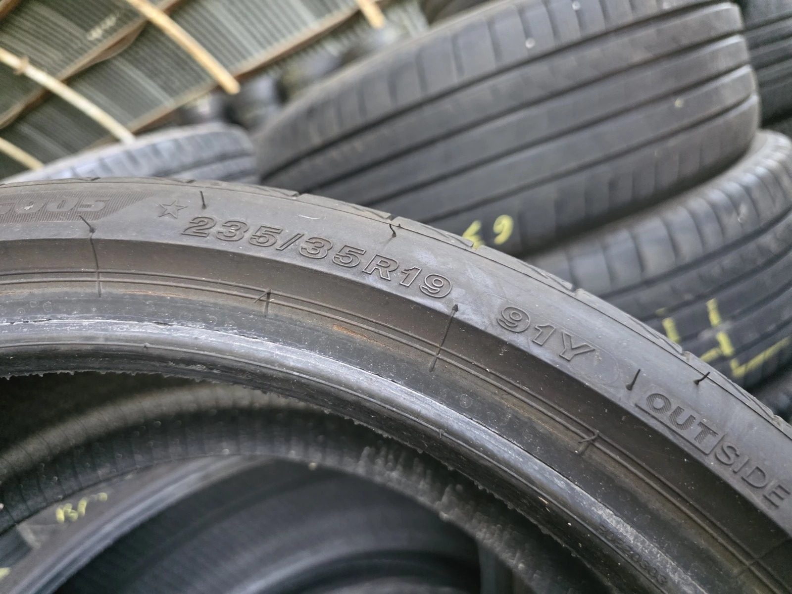 Гуми Летни 235/35R19, снимка 7 - Гуми и джанти - 56716336