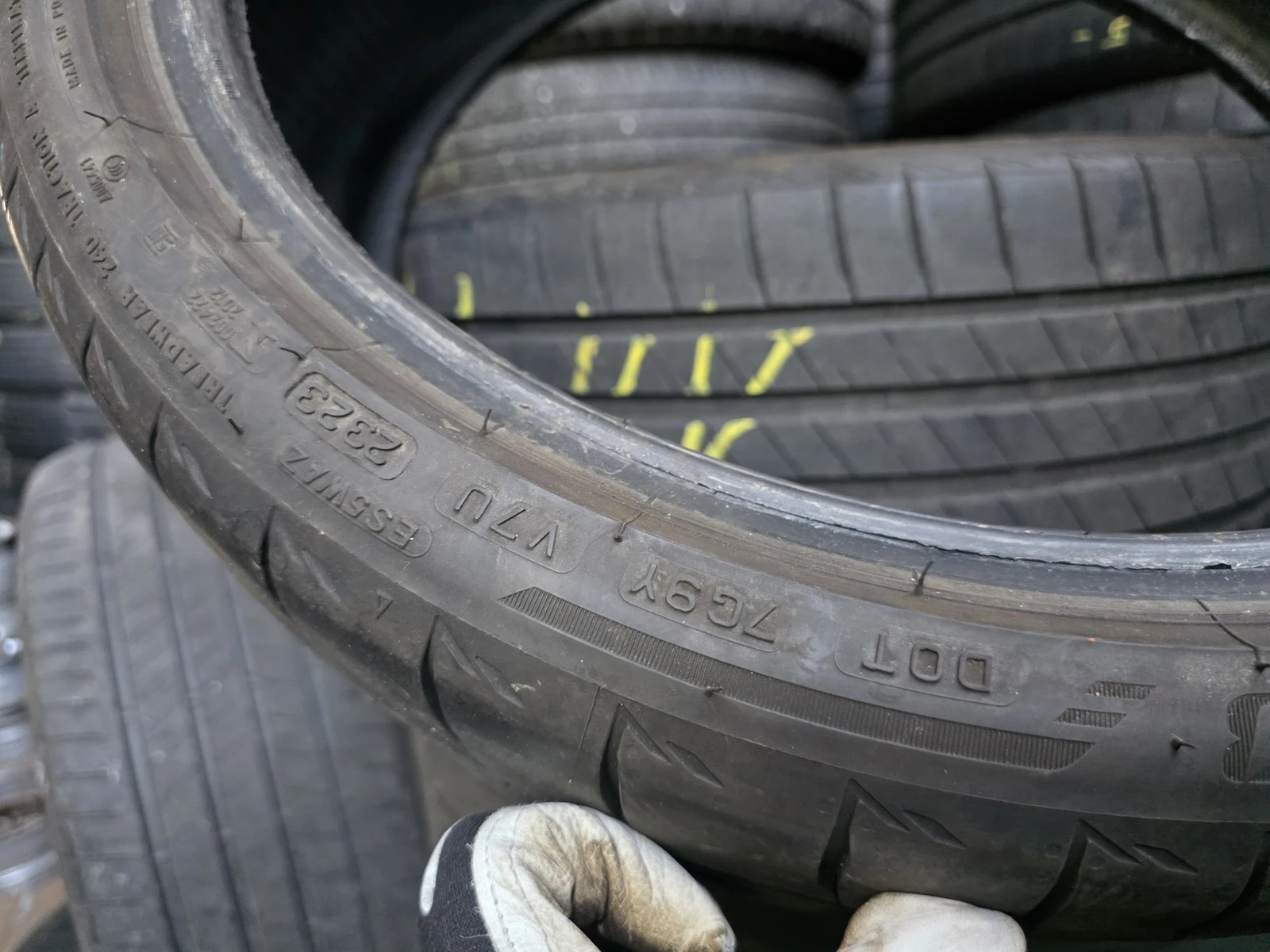 Гуми Летни 235/35R19, снимка 9 - Гуми и джанти - 56716336