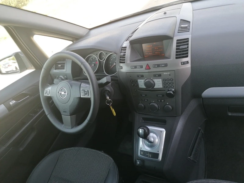 Opel Zafira 1.8I Автомат Газ 7 Места , снимка 11 - Автомобили и джипове - 45858141