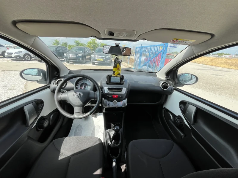 Toyota Aygo 1.0i, снимка 8 - Автомобили и джипове - 47179321