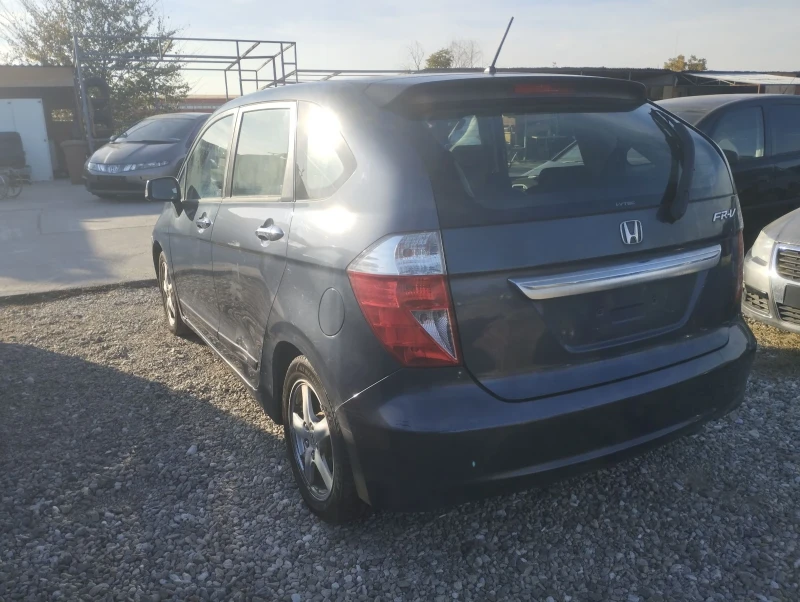 Honda Fr-v 2.0, снимка 11 - Автомобили и джипове - 48164539