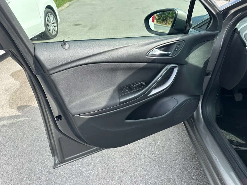 Opel Astra 1.6, снимка 11 - Автомобили и джипове - 51531421