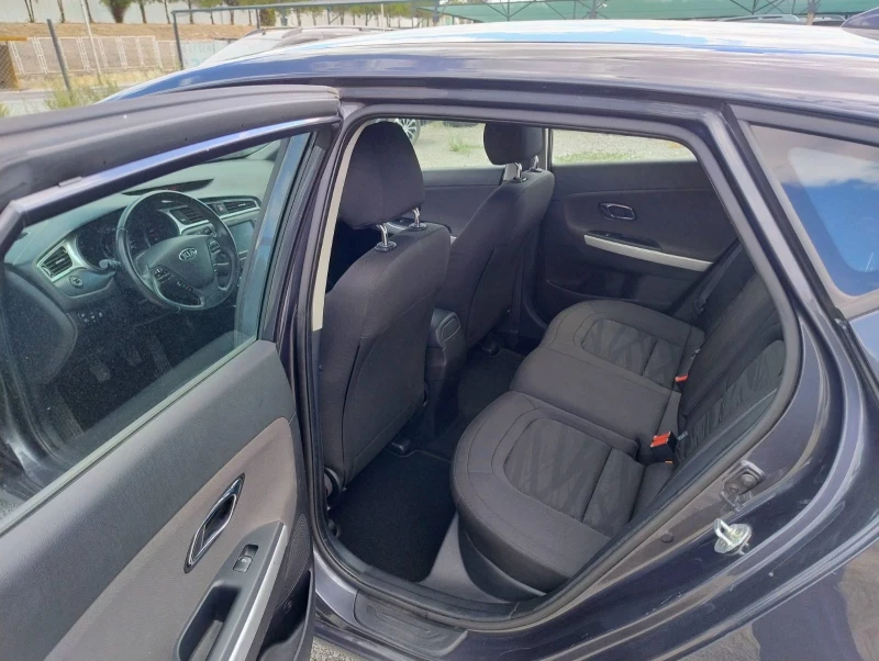 Kia Ceed 1.6 crdi, снимка 10 - Автомобили и джипове - 51912586
