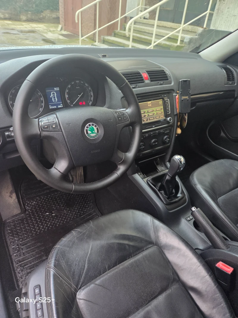 Skoda Octavia Laurin&Klement, снимка 8 - Автомобили и джипове - 52589957