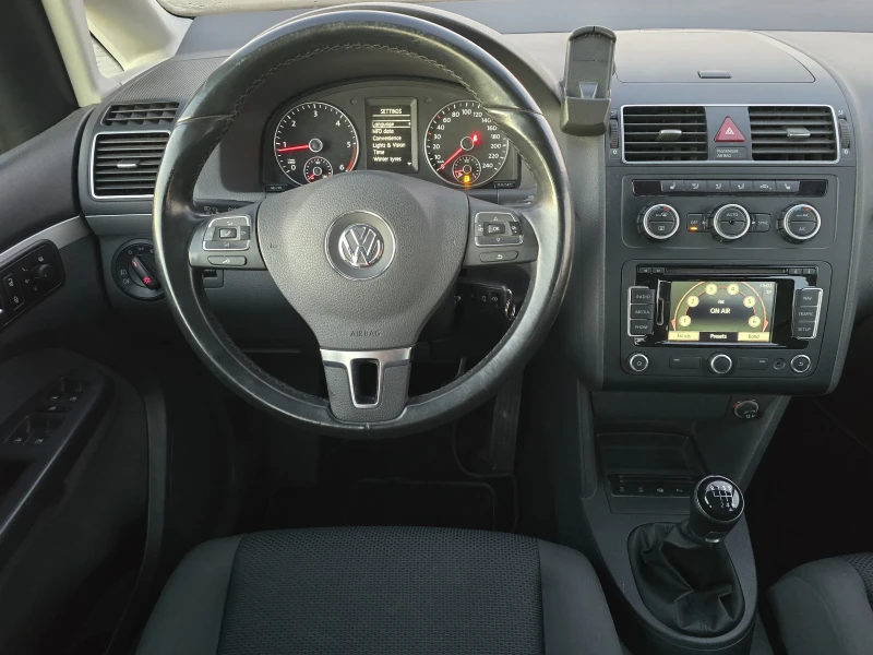 VW Touran 1.6TDI 105кс 2014 г ЕВРО 5, снимка 13 - Автомобили и джипове - 52771969