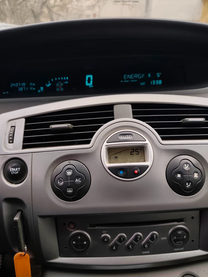 Renault Grand scenic, снимка 3 - Автомобили и джипове - 53211297