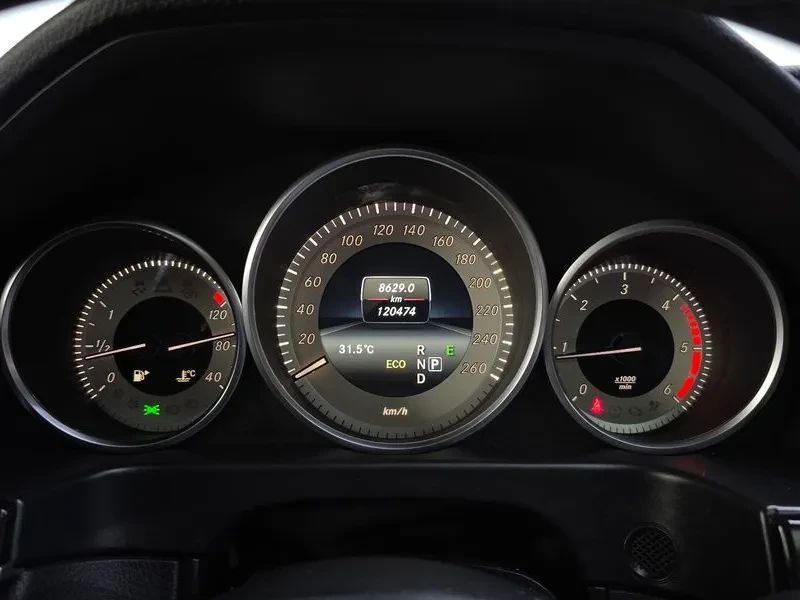 Mercedes-Benz E 220 Avantgarde - САМО 30% АВАНС, снимка 8 - Автомобили и джипове - 55429305