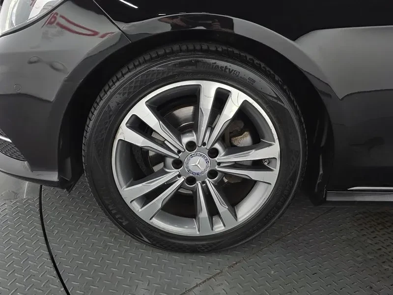 Mercedes-Benz E 220 Avantgarde - САМО 30% АВАНС, снимка 5 - Автомобили и джипове - 55429305