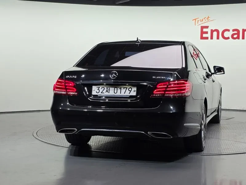Mercedes-Benz E 220 Avantgarde - САМО 30% АВАНС, снимка 4 - Автомобили и джипове - 55429305