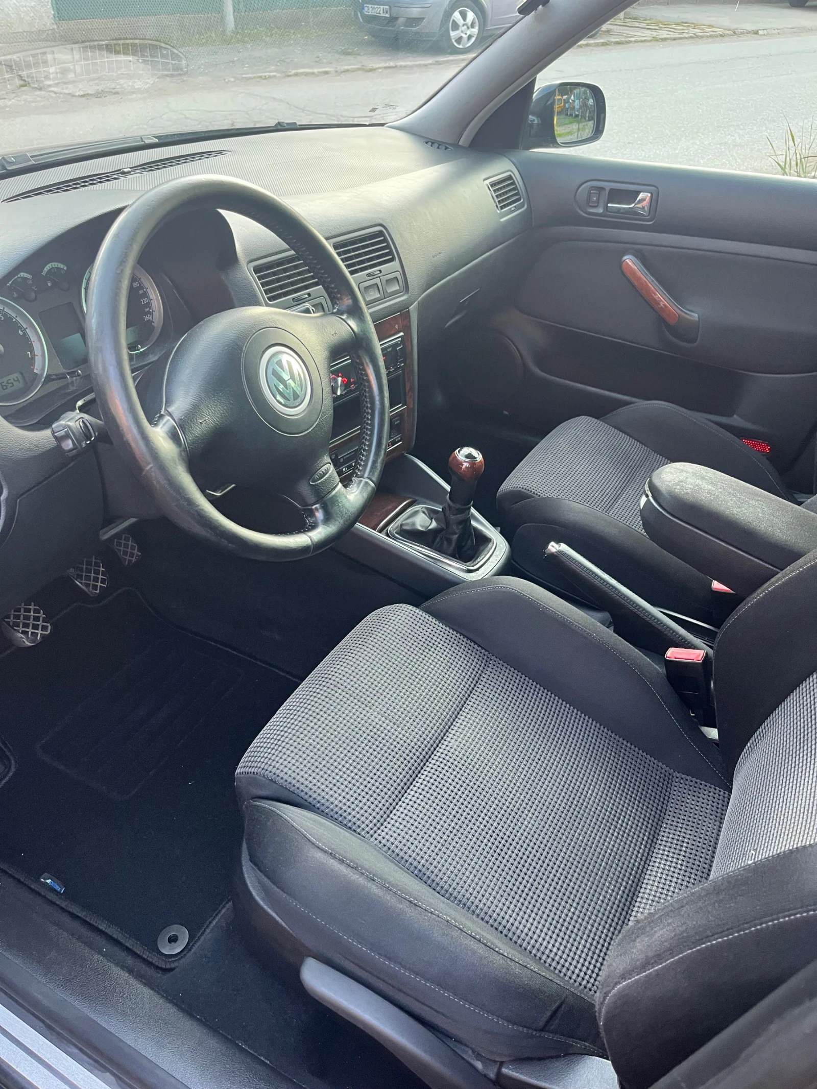 VW Bora 1.8T - 180к.с. - SWISS - 6 скорости - изображение 9