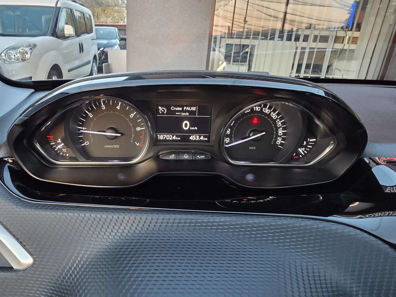 Peugeot 2008 PURE TECH 1.2I-131к.с EURO 6B-НАВИГАЦИЯ-ШВЕЙЦАРИЯ - изображение 10