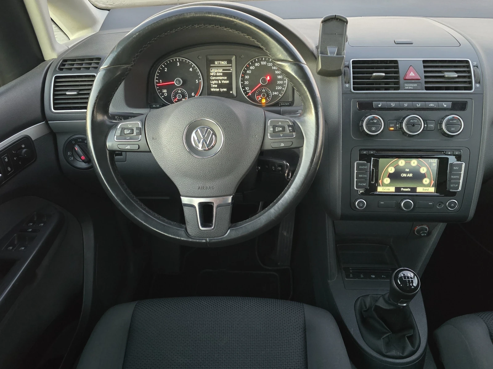 VW Touran 1.6TDI 105�� 2014 � ���� 5 | Mobile.bg � ����������� 13