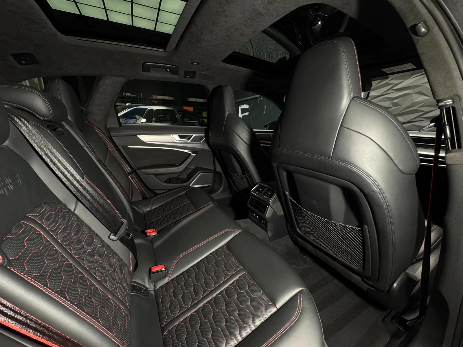 Audi Rs6 Avant ABT* Ceramic* 3D B&O* 360* Pano* Matrix* Обд - изображение 9