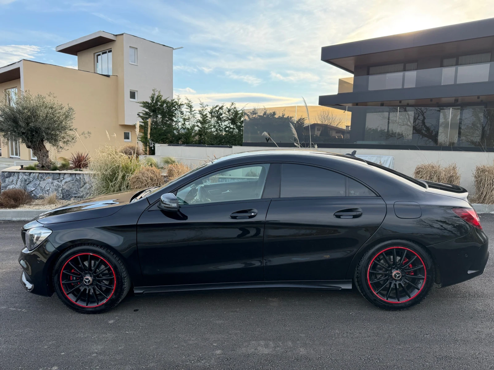 Mercedes-Benz CLA 220 Mercedes CLA 220d AMG FULL! Алкантара! Без аналог!, снимка 3 - Автомобили и джипове - 53819551