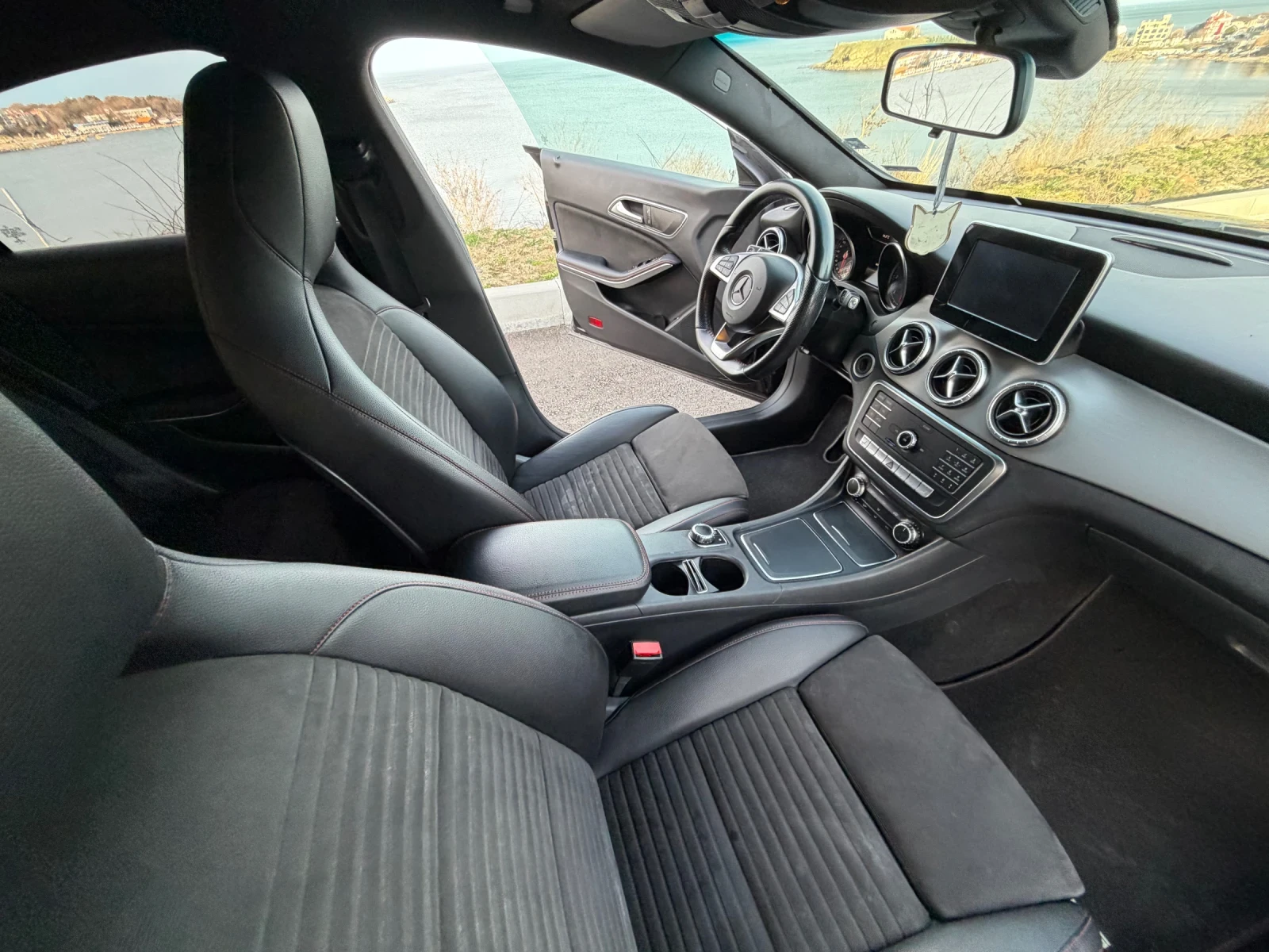 Mercedes-Benz CLA 220 Mercedes CLA 220d AMG FULL! Алкантара! Без аналог!, снимка 4 - Автомобили и джипове - 53819551