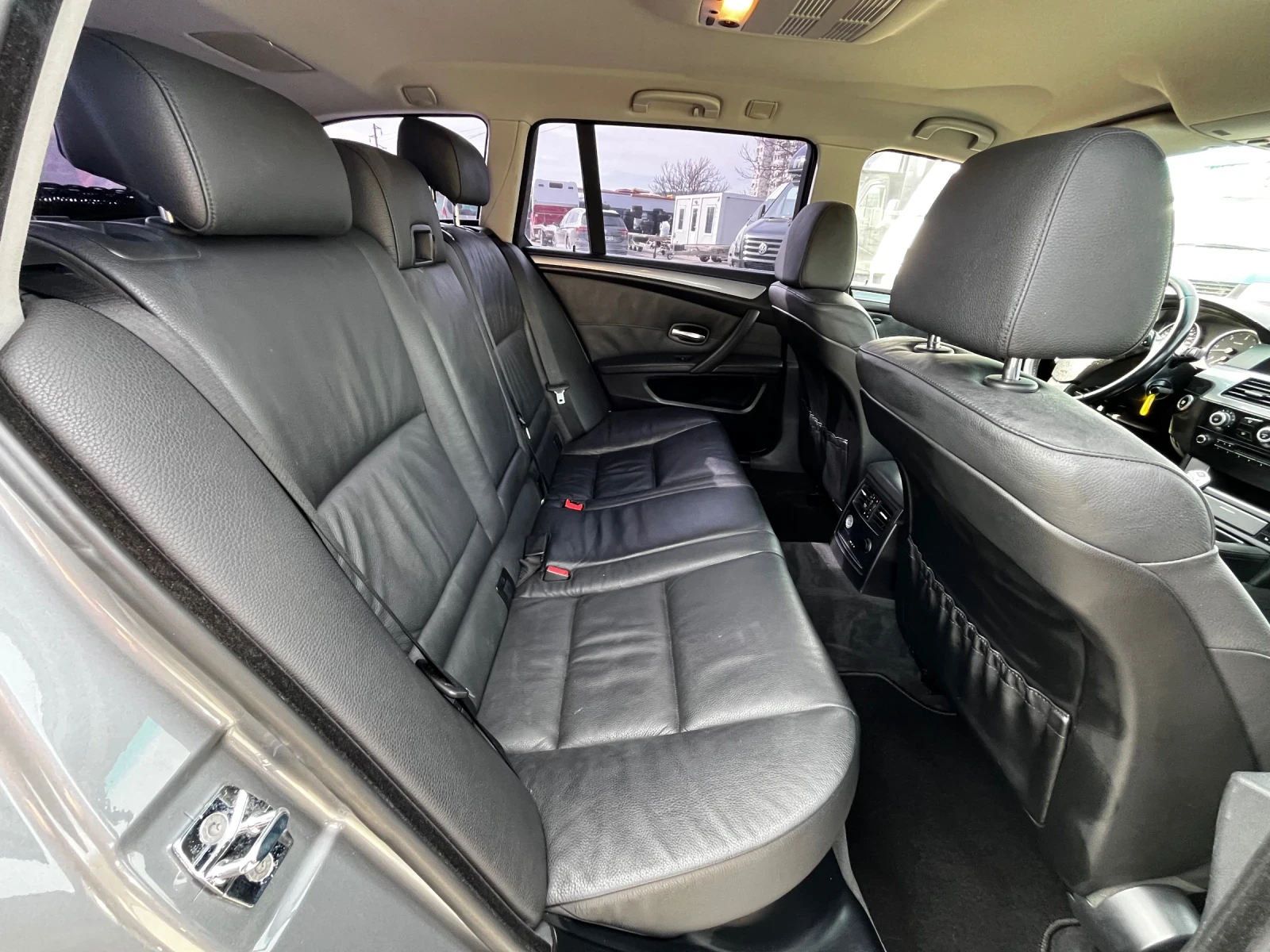 BMW 530 Facelift Automatic, снимка 12 - Автомобили и джипове - 53823321