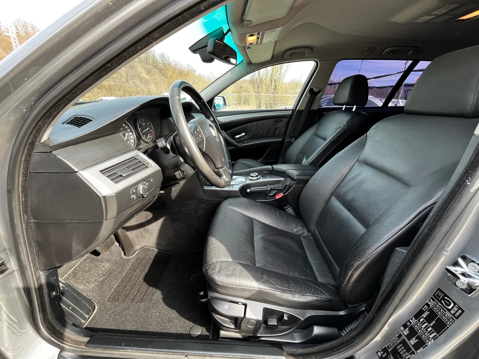 BMW 530 Facelift Automatic, снимка 9 - Автомобили и джипове - 53823321