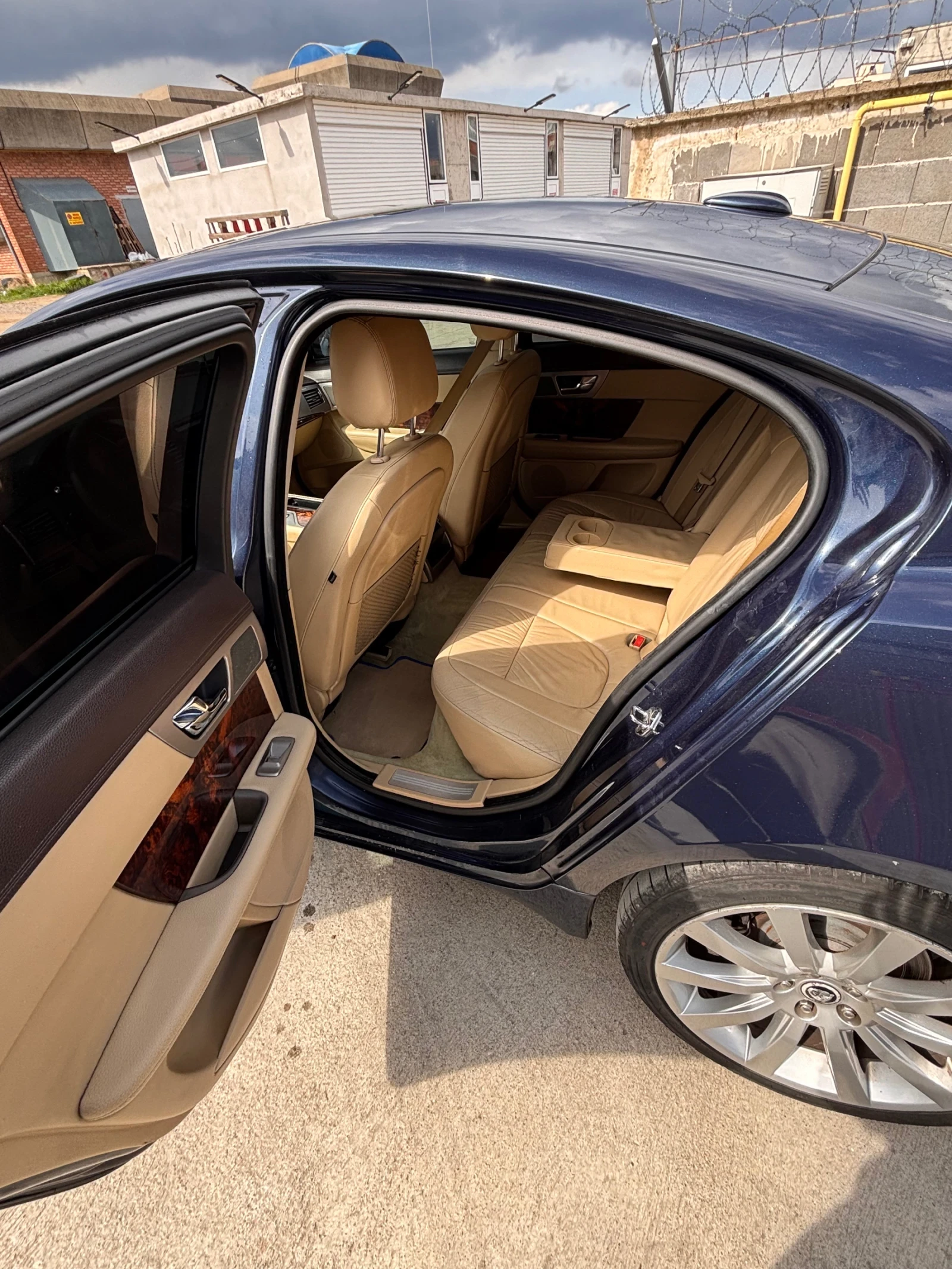 Jaguar Xf 3.0D* BiTurbo* 275к.с.* Кожа* Ксенон, снимка 9 - Автомобили и джипове - 54043378