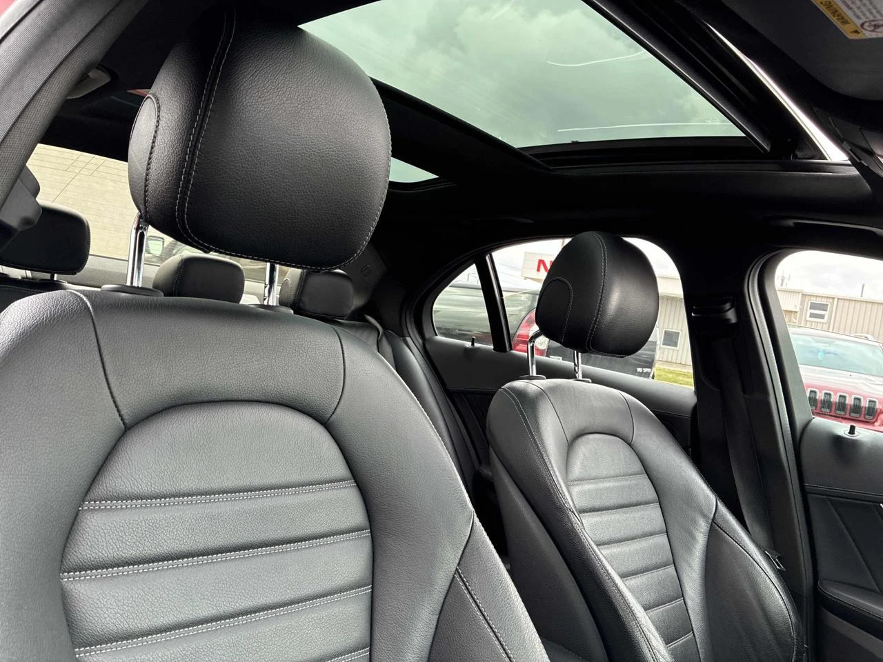 Mercedes-Benz C 450 AMG DISTRONIC+ /BURMESTER/HUD/MULTIBEAM/Пано, снимка 12 - Автомобили и джипове - 55070196