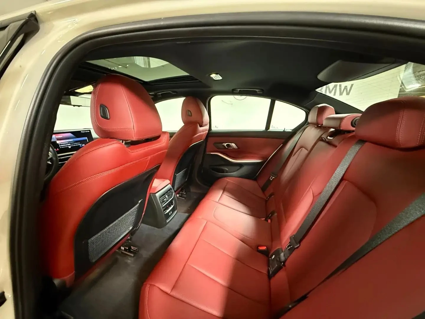 BMW 330 xDrive M Sport Premium ЦЕНА ДО БЪЛГАРИЯ АВТОКРЕДИТ, снимка 16 - Автомобили и джипове - 55465433
