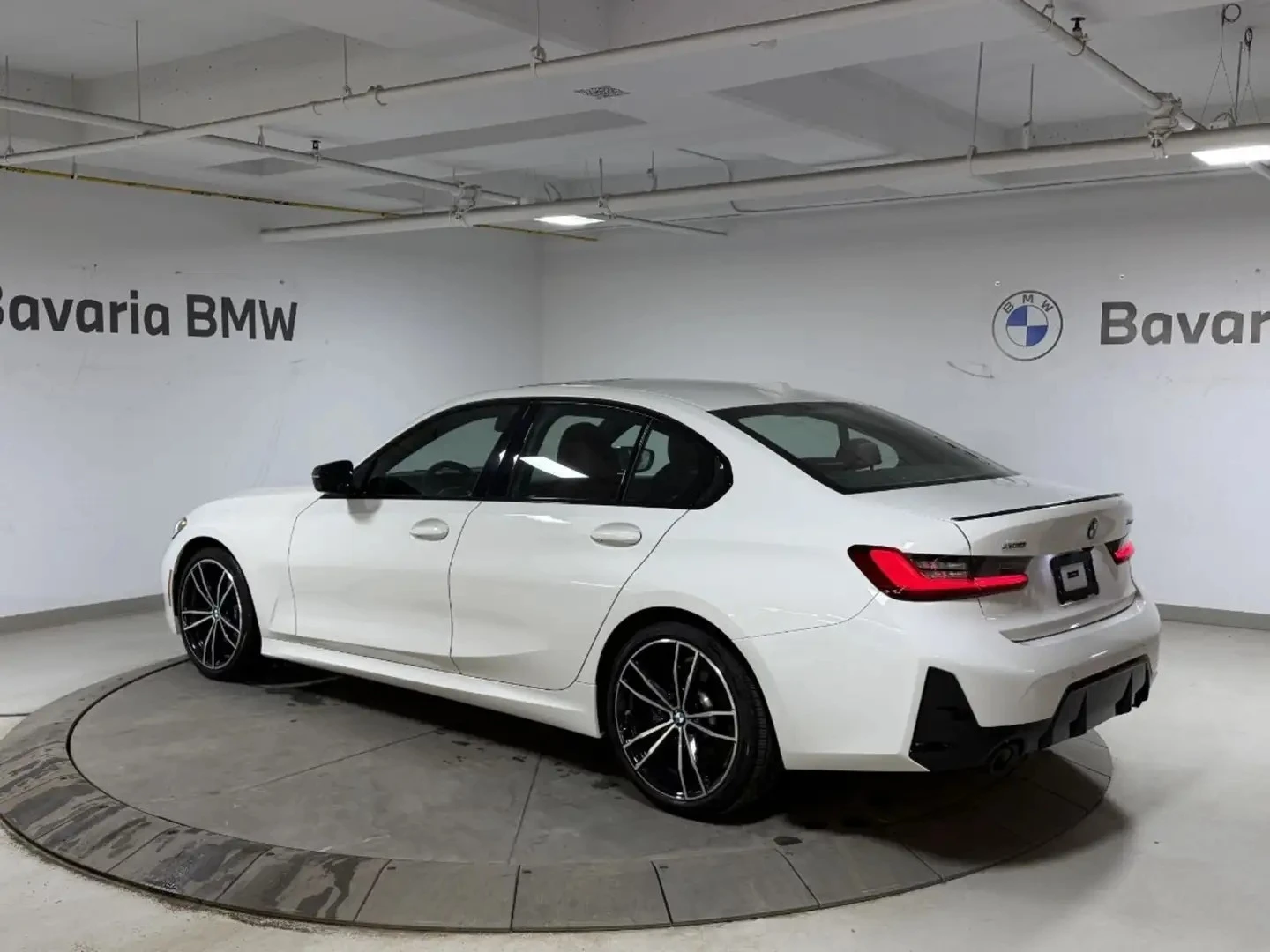 BMW 330 xDrive M Sport Premium ЦЕНА ДО БЪЛГАРИЯ АВТОКРЕДИТ, снимка 2 - Автомобили и джипове - 55465433